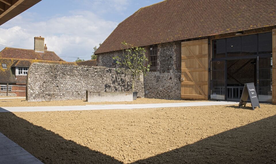 Charleston New Gallery Courtyard Axel Hesslenberg abc6ce58f5efad0c1934dff6017ddc89